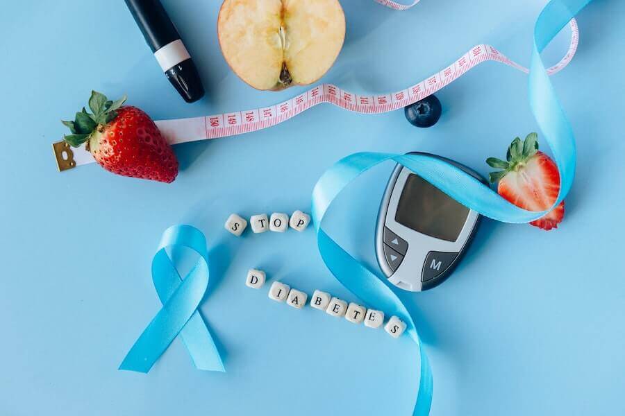 A blue circle symbolizing World Diabetes Day Awareness with a healthy meal on a plate in the background.